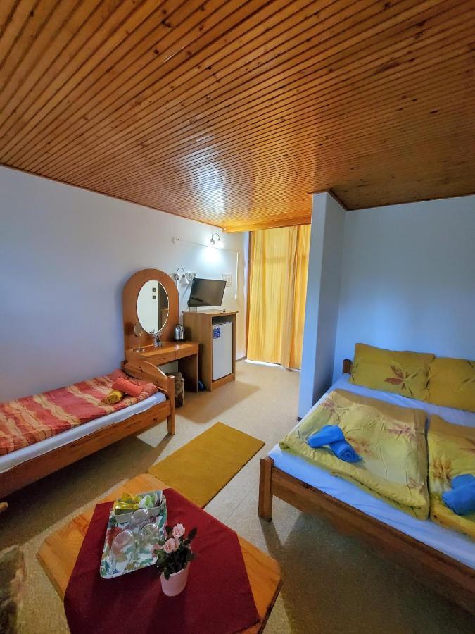 Liget Ueduelo Siofok Bed & Breakfast Luaran gambar