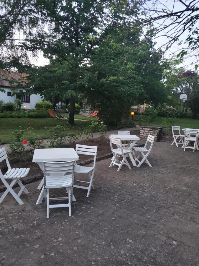 Liget Ueduelo Siofok Bed & Breakfast Luaran gambar